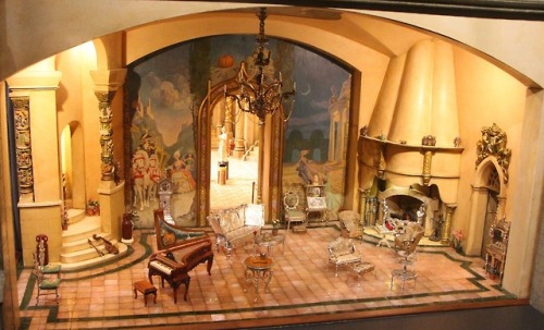 cair–paravel:Colleen Moore’s fairy tale castle dolls’ house. Moore was one of the 