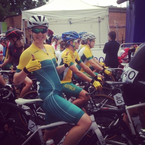 laicepssieinna: From cyclingaustralia - Thumbs up from Tiff on the start line #womenscycling #ownthe