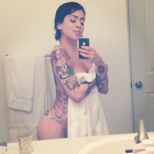 msjohannie:  #cubanbootyproblems #aftershower 