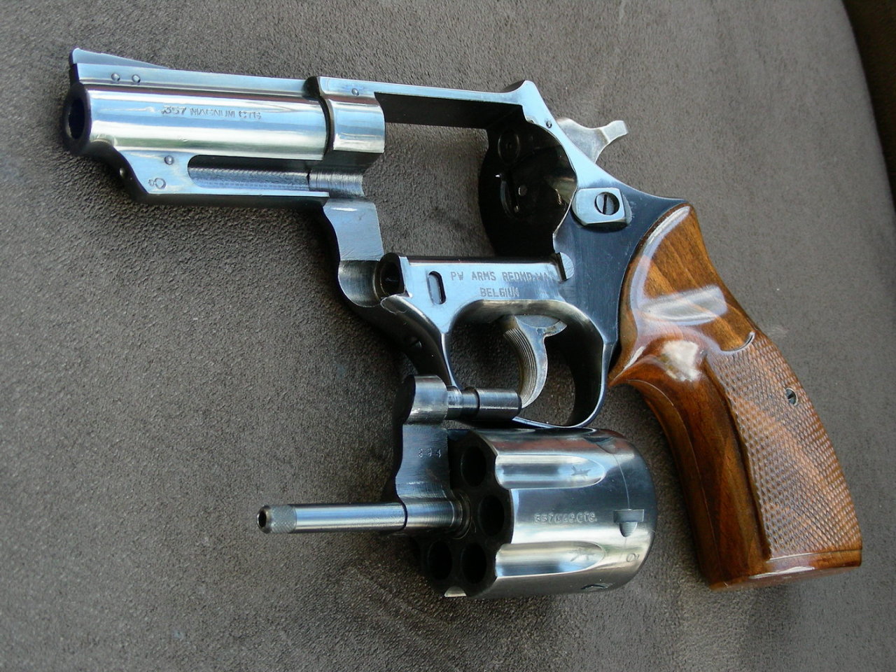 sturdy-wrists:  FN Barracuda [9mm/.38 Special/.357 Magnum]