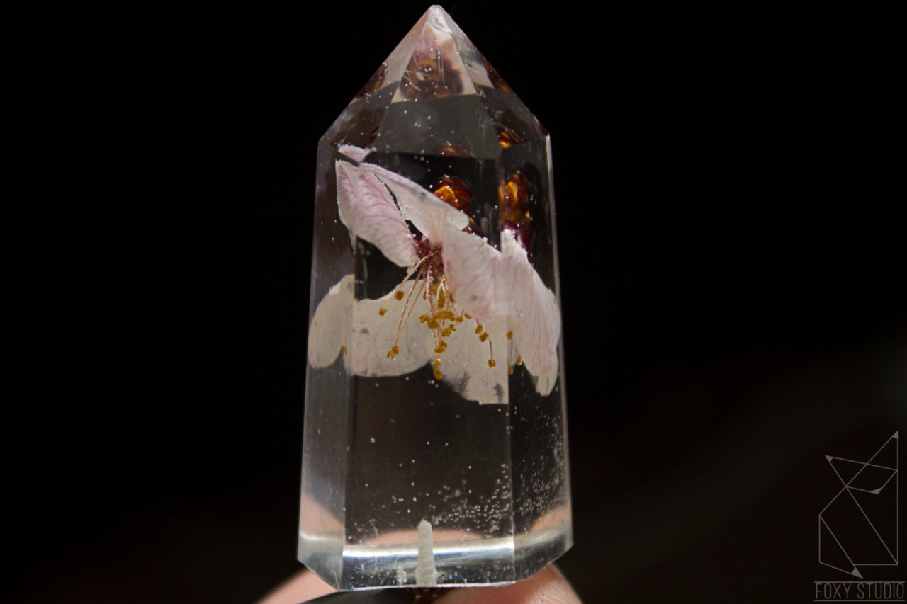 culturenlifestyle:  Exquisite Jewelry Made From Real Flower &amp; Crystals by 