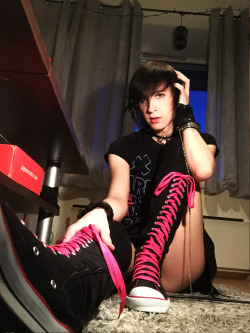 bitch-daddy:  secretsaria:  This piece I like to call The eager emo grill.  Love her high tops.   be yourself