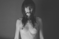 blootje:  Grise by -CelinePixs- 500px: http://500px.com/photo/96033487