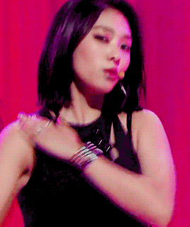 femaleidols:  bora @ 160623 music bank  