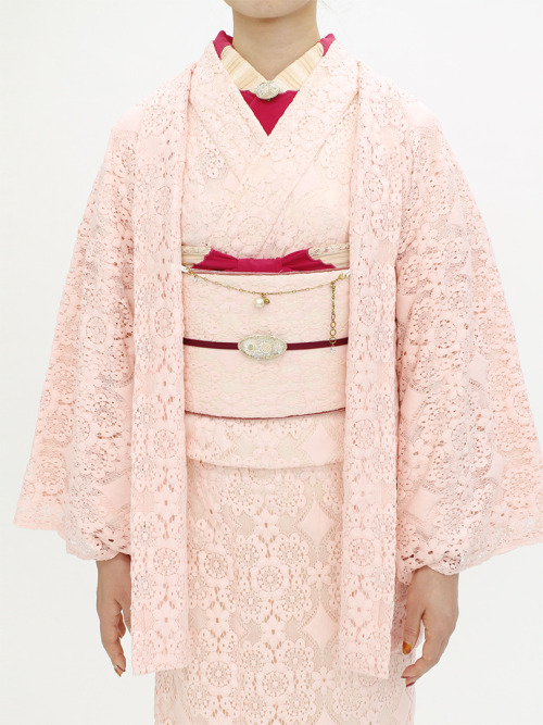 yieldforkimono:  thekimonolady:  One more post from kimono shop “Double Maison”! These are very modern and cute takes on haori (kimono jackets).  Oh man, I want them all!!! 