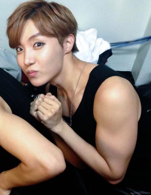 Jung Hoseok...king Of Being Surprisingly Buff