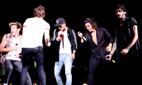 harrystylesdaily:  Toronto, Canada - 8/01 