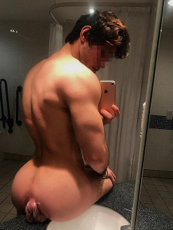 brokenalphamale:  hotmeatmarket: Going through my inbox and I found this. The blog has been deactivated and the user name no longer works. But this is what came in a long time back. I feel like crap that I didn’t see this sexy hunk sooner. I definitely