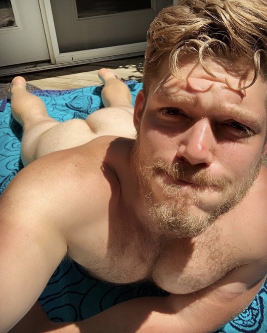 alanh-me:  fireintheholenyc:   135k+ follow all things gay, naturist and “eye catching”  
