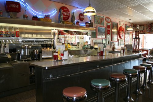 fuckyeahvintage-retro:  50’s Diner   in