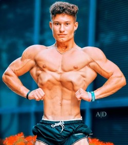 Porn :Physique model, Anthony Mantello photos