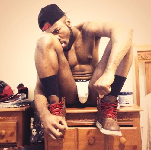 fcsdtrmntn:  Super Hot Porn Star Noah Donovan…follow him @no_donovan and he got the fire vine vids….one of my new favorites…
