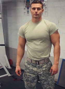 militarymencollection:Military Men 😍