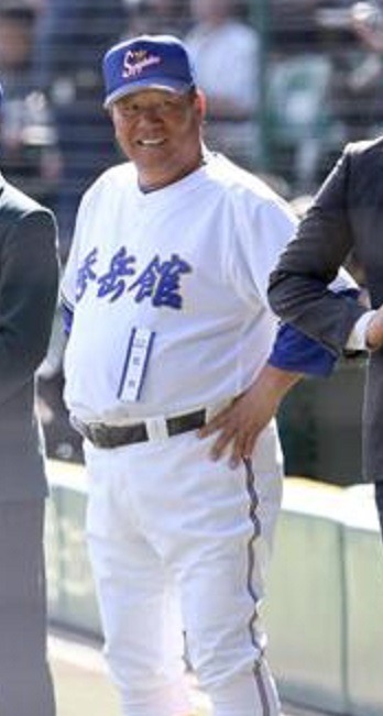 fareastsnowbear: 出っ腹親父監督うーん。すばらしい。 早稲田の監督さんが特にいいね！