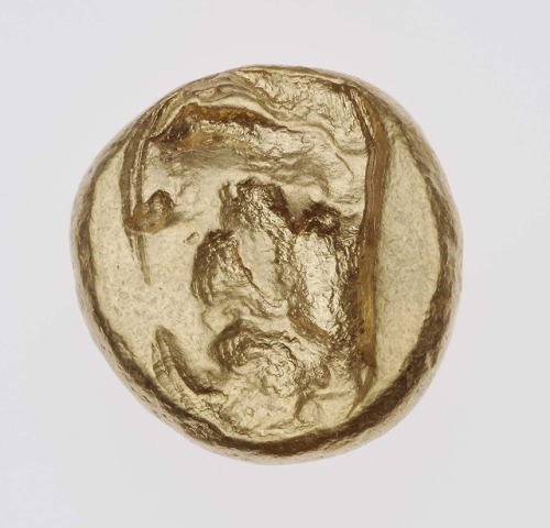 Daric of Kingdom of Persia with the Great King in kneeling-running attitude (obverse) and oblong inc