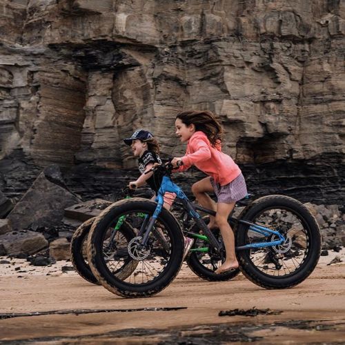 egrk: Girls having fun on our fat bikes. More pictures to come … stay tuned by -scoolbikes- #flickst