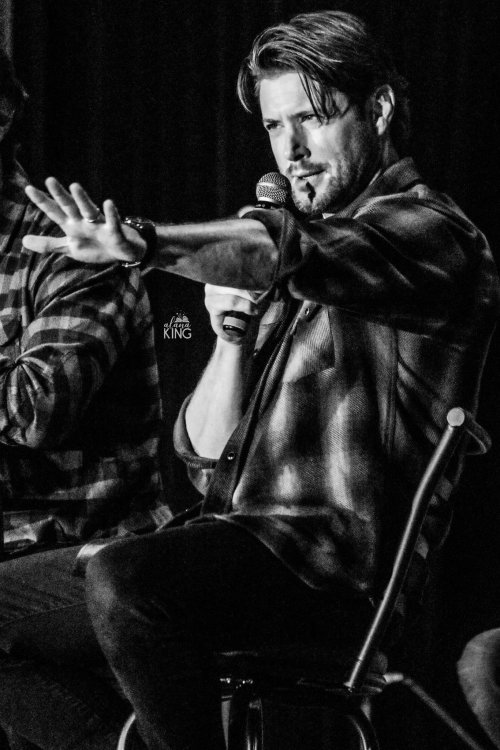 justjensenanddean:Jensen Ackles | New Orleans Convention, November 21, 2021 [x]  [x]  [x]  [x]  [x]