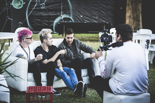 sodunwithholdingontoyou:Groovin in the moo Maitland by Billy Zammit