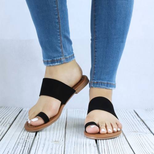 Something sexy about toe ring sandals.