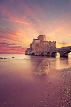 drxgonfly:  Pink Sunset At Torre Astura (by