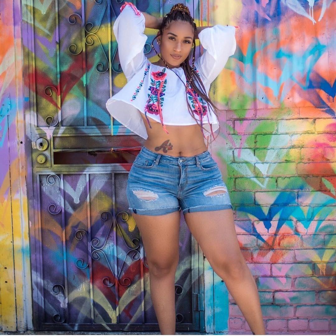 kingjazziedad:     DeliciouslySexy. Curvy. BootiDelicious Mami….. Ms Brithaname