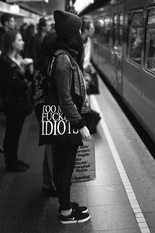 s-a-t-a-n-i:  s-a-o-s-i-n:  b&w  Color blog 