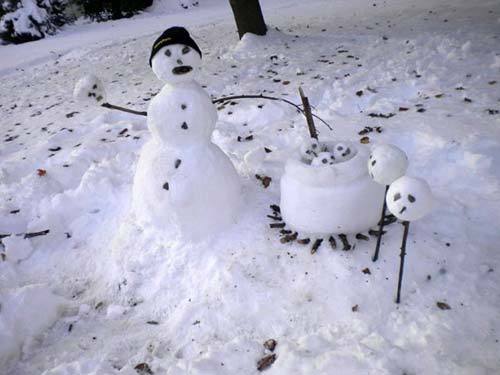 ryansgorecorner - sixpenceee - Make sure to make your snowmen...