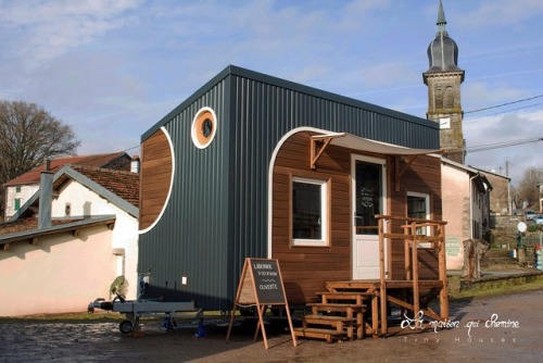 Tiny house trend meets bookstore! This tiny bookstore is delighting French book worms. What a n