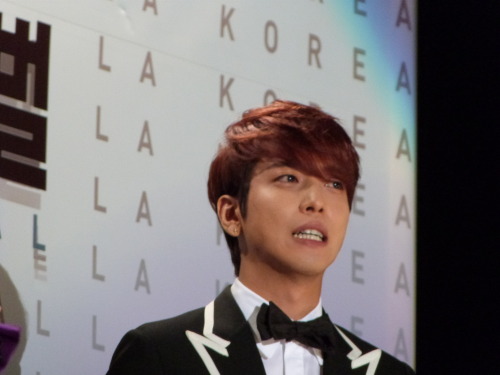 janjyu:  MC Yonghwa at the 120414 LA Kpop Festival  