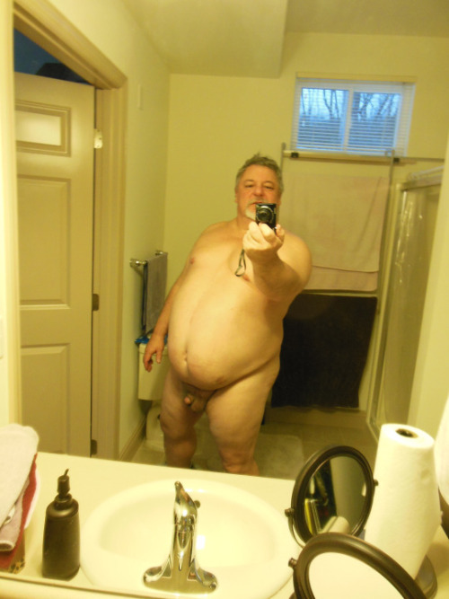 privatedaddies:  bak71:  panas73:  daddy bear  Sexy Papi 💓💘😍😘  Want him