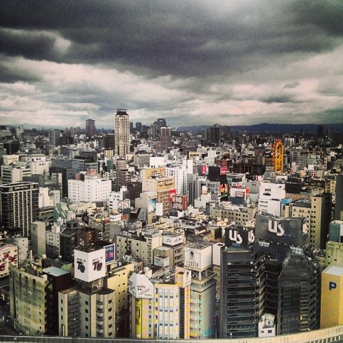 As far as the eye can see #osaka #japan #lovethiscity #panorama #scenario #clouds #fromthetop #sigh