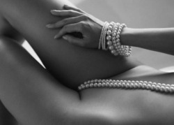 itscandygirl69:Daddy bought me pearls…