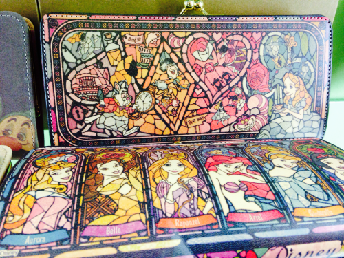 Front and back of a stunning Disney wallet I found in Kokubunji, Tokyo. Price: $200 :( it was behind