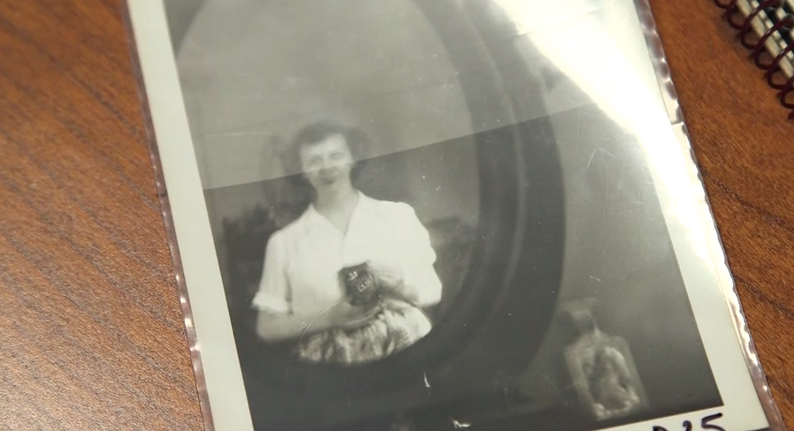 this vivian maier-esque flannery o'connor selfie is from this video about the DADGUM TREASURE TROVE from flannery o'connor’s estate that emory just acquired.
“ Among them are early short stories; charming juvenilia, including a hand-lettered...