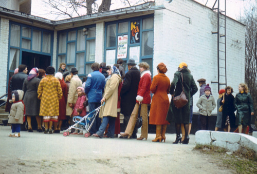 Soviet citizens in line to the movie theater in 1981