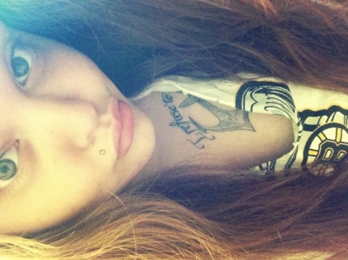 killenvibes:  It’s game time (: I’m ready. Let’s go Bruins 🙌  Ask for my kik  What’s your kik??