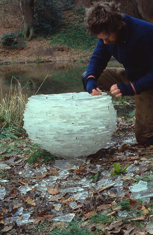 conflictingheart: Andy Goldsworthy,  meditative ice sculptures An artist who makes “earthworks”, he collaborates with nature to create sculpture that is serene and meditative, reliant on time and weather, and as much about the material as it is about