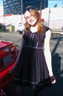 staykinky:  Sunny December in the Valley, feeling pretty, new dress and vintage panties &lt;3&lt;3  