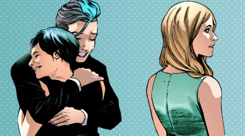 acejasontodd: We promised Cass we would go with her tonight. Cass, Harper, &amp; Steph on Detective 