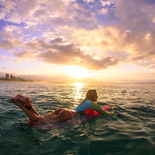 billabong1973:  Golden Hour @elliejeancoffey : @willemungermann #surfcapsule