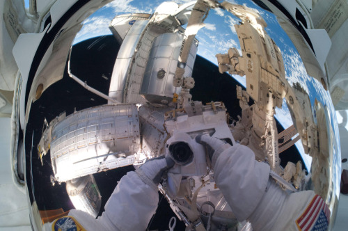 gunsandposes:  Astronaut visor selfies reveal adult photos