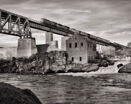 || Photo from @becks_outdoors || American Falls || Image selected by @ericmuhr || Join us in explori