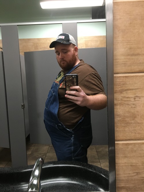 bigboysandbears:  infamousmetz:  Heh  Very Sexy!!! 