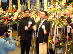 beatsblues:  Kentaro Miura with Takehiko Inoue at the Osamu Tezuka Cultural Prize 2002     Wow, for two men known for their graphic depictions of violence (and in Miuras case, rape) they look surprisingly normal. Oh well, C'est la vie. Ted Bundy was