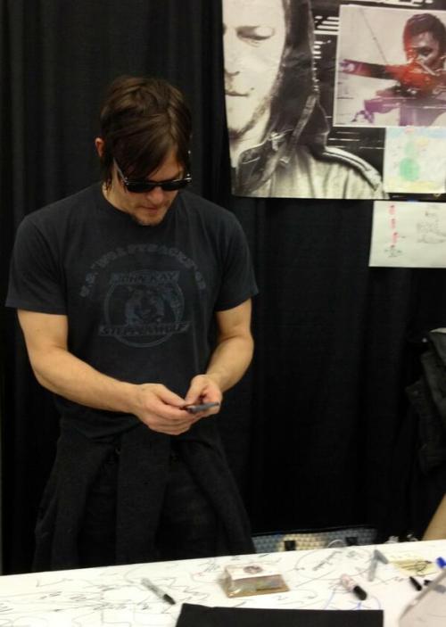 dixon-ikra-reedus-dixon:  … hello beautiful… thanks my babe @StalkingReedus 