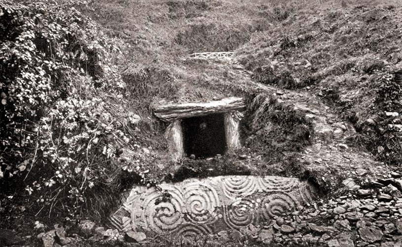 starswaterairdirt:  Newgrange passage tomb entrance photographed by R.J. Welch sometime