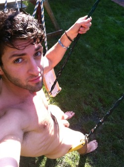 nakedpublicfun:  Naked on the swingset