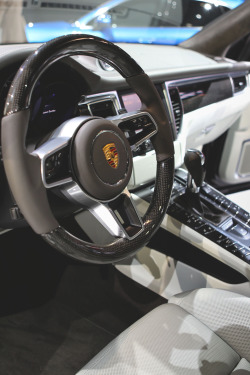 stayfr-sh:  Porsche Macan 2015 Interior: First Look 