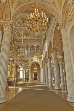 ohsoromanov:   Hermitage Museum, Saint Petersburg.(x) 