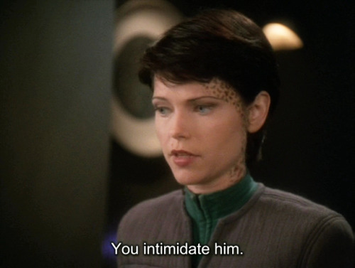 spockvarietyhour:I. Intimidate. Worf?!